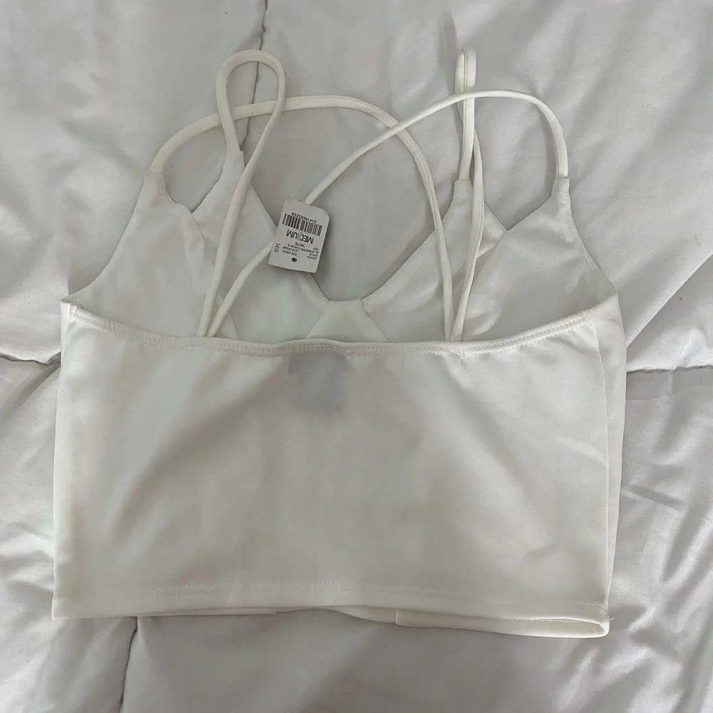 White top - Picture 2 of 2